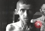 Standbild Kz Flossenbürg ausgemergelten Gefangenen Flossenburg Deutschland, 1945, aus Sekunde 37 historischem Filmmaterial Videoclip 65675063163