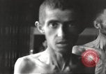 Standbild Kz Flossenbürg ausgemergelten Gefangenen Flossenburg Deutschland, 1945, aus Sekunde 38 historischem Filmmaterial Videoclip 65675063163