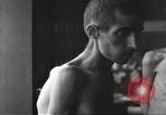 Standbild Kz Flossenbürg ausgemergelten Gefangenen Flossenburg Deutschland, 1945, aus Sekunde 43 historischem Filmmaterial Videoclip 65675063163