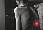 Standbild Kz Flossenbürg ausgemergelten Gefangenen Flossenburg Deutschland, 1945, aus Sekunde 54 historischem Filmmaterial Videoclip 65675063163
