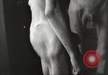 Standbild Kz Flossenbürg ausgemergelten Gefangenen Flossenburg Deutschland, 1945, aus Sekunde 60 historischem Filmmaterial Videoclip 65675063163