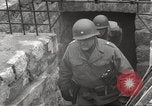 Standbild Konzentrationslager Flossenbürg Deutschland, 1945, aus Sekunde 54 historischem Filmmaterial Videoclip 65675063165