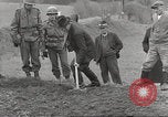 Standbild slave Arbeitslager Flossenburg Deutschland, 1945, aus Sekunde 37 historischem Filmmaterial Videoclip 65675063166