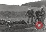 Image Le camp de concentration de Flossenbürg victimes d'atrocité Flossenburg Allemagne, 1945, de la seconde 13 séquences d'archives historiques vidéo 65675063167
