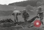 Image Le camp de concentration de Flossenbürg victimes d'atrocité Flossenburg Allemagne, 1945, de la seconde 17 séquences d'archives historiques vidéo 65675063167