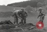 Image Le camp de concentration de Flossenbürg victimes d'atrocité Flossenburg Allemagne, 1945, de la seconde 18 séquences d'archives historiques vidéo 65675063167