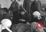 Standbild Vertriebene Wetzlar Deutschland, 1945, aus Sekunde 49 historischem Filmmaterial Videoclip 65675063173