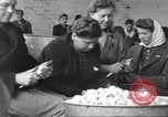 Standbild Vertriebene Wetzlar Deutschland, 1945, aus Sekunde 62 historischem Filmmaterial Videoclip 65675063173
