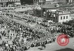 Standbild May Day Parade New York City USA, 1937, aus Sekunde 10 historischem Filmmaterial Videoclip 65675063190
