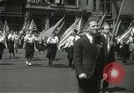 Standbild May Day Parade New York City USA, 1937, aus Sekunde 16 historischem Filmmaterial Videoclip 65675063190