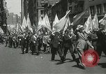 Standbild May Day Parade New York City USA, 1937, aus Sekunde 26 historischem Filmmaterial Videoclip 65675063190