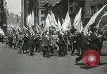 Standbild May Day Parade New York City USA, 1937, aus Sekunde 28 historischem Filmmaterial Videoclip 65675063190