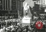 Standbild Duffy Memorial Enthüllungszeremonie New York City USA, 1937, aus Sekunde 37 historischem Filmmaterial Videoclip 65675063192