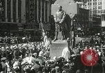 Standbild Duffy Memorial Enthüllungszeremonie New York City USA, 1937, aus Sekunde 40 historischem Filmmaterial Videoclip 65675063192