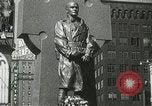 Standbild Duffy Memorial Enthüllungszeremonie New York City USA, 1937, aus Sekunde 43 historischem Filmmaterial Videoclip 65675063192