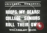 Standbild Hoop-rolling championship Wellesley Massachusetts USA, 1937, aus Sekunde 1 historischem Filmmaterial Videoclip 65675063196