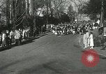 Standbild Hoop-rolling championship Wellesley Massachusetts USA, 1937, aus Sekunde 15 historischem Filmmaterial Videoclip 65675063196