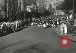 Standbild Hoop-rolling championship Wellesley Massachusetts USA, 1937, aus Sekunde 17 historischem Filmmaterial Videoclip 65675063196