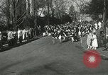 Standbild Hoop-rolling championship Wellesley Massachusetts USA, 1937, aus Sekunde 18 historischem Filmmaterial Videoclip 65675063196