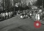 Standbild Hoop-rolling championship Wellesley Massachusetts USA, 1937, aus Sekunde 19 historischem Filmmaterial Videoclip 65675063196