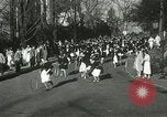 Standbild Hoop-rolling championship Wellesley Massachusetts USA, 1937, aus Sekunde 21 historischem Filmmaterial Videoclip 65675063196