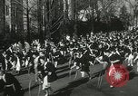 Standbild Hoop-rolling championship Wellesley Massachusetts USA, 1937, aus Sekunde 27 historischem Filmmaterial Videoclip 65675063196