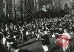 Standbild Hoop-rolling championship Wellesley Massachusetts USA, 1937, aus Sekunde 30 historischem Filmmaterial Videoclip 65675063196
