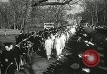 Standbild Hoop-rolling championship Wellesley Massachusetts USA, 1937, aus Sekunde 42 historischem Filmmaterial Videoclip 65675063196