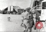 Standbild britische Soldaten Ägypten, 1942, aus Sekunde 26 historischem Filmmaterial Videoclip 65675063228