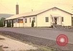 Immagine di Operazioni di vita nuova Fort Indiantown Gap Pennsylvania USA, 1975, secondo 30 filmato di repertorio 65675063236