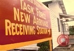 Immagine di Operazioni di vita nuova Fort Indiantown Gap Pennsylvania USA, 1975, secondo 37 filmato di repertorio 65675063236