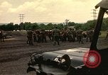 Immagine di Operazioni di vita nuova Fort Indiantown Gap Pennsylvania USA, 1975, secondo 49 filmato di repertorio 65675063236