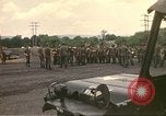 Immagine di Operazioni di vita nuova Fort Indiantown Gap Pennsylvania USA, 1975, secondo 53 filmato di repertorio 65675063236