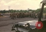 Immagine di Operazioni di vita nuova Fort Indiantown Gap Pennsylvania USA, 1975, secondo 56 filmato di repertorio 65675063236