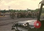 Immagine di Operazioni di vita nuova Fort Indiantown Gap Pennsylvania USA, 1975, secondo 58 filmato di repertorio 65675063236