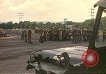Immagine di Operazioni di vita nuova Fort Indiantown Gap Pennsylvania USA, 1975, secondo 60 filmato di repertorio 65675063236