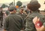 Immagine di Operazioni di vita nuova Fort Indiantown Gap Pennsylvania USA, 1975, secondo 62 filmato di repertorio 65675063236