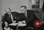 Standbild Johnson fordert Passage der Voting Rights Act United States USA, 1965, aus Sekunde 9 historischem Filmmaterial Videoclip 65675063247