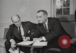 Standbild Johnson fordert Passage der Voting Rights Act United States USA, 1965, aus Sekunde 12 historischem Filmmaterial Videoclip 65675063247