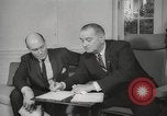 Standbild Johnson fordert Passage der Voting Rights Act United States USA, 1965, aus Sekunde 13 historischem Filmmaterial Videoclip 65675063247