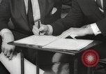 Standbild Johnson fordert Passage der Voting Rights Act United States USA, 1965, aus Sekunde 16 historischem Filmmaterial Videoclip 65675063247