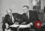 Standbild Johnson fordert Passage der Voting Rights Act United States USA, 1965, aus Sekunde 18 historischem Filmmaterial Videoclip 65675063247