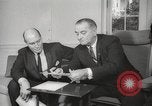Standbild Johnson fordert Passage der Voting Rights Act United States USA, 1965, aus Sekunde 19 historischem Filmmaterial Videoclip 65675063247