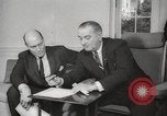 Standbild Johnson fordert Passage der Voting Rights Act United States USA, 1965, aus Sekunde 20 historischem Filmmaterial Videoclip 65675063247
