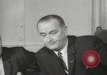Standbild Johnson fordert Passage der Voting Rights Act United States USA, 1965, aus Sekunde 21 historischem Filmmaterial Videoclip 65675063247
