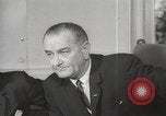 Standbild Johnson fordert Passage der Voting Rights Act United States USA, 1965, aus Sekunde 23 historischem Filmmaterial Videoclip 65675063247