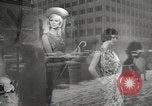 Immagine di Primavera a New York City a metà degli anni '60 New York City USA, 1965, secondo 25 filmato di repertorio 65675063253
