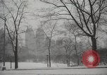 Immagine di Primavera a New York City a metà degli anni '60 New York City USA, 1965, secondo 38 filmato di repertorio 65675063253