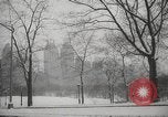 Immagine di Primavera a New York City a metà degli anni '60 New York City USA, 1965, secondo 40 filmato di repertorio 65675063253