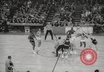 Immagine di Partita di basket Portland Oregon USA, 1965, secondo 16 filmato di repertorio 65675063255